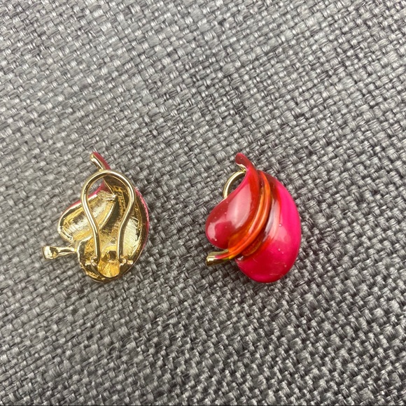 Vintage Red Curled Leaf Clip On Earrings - Picture 5 of 6
